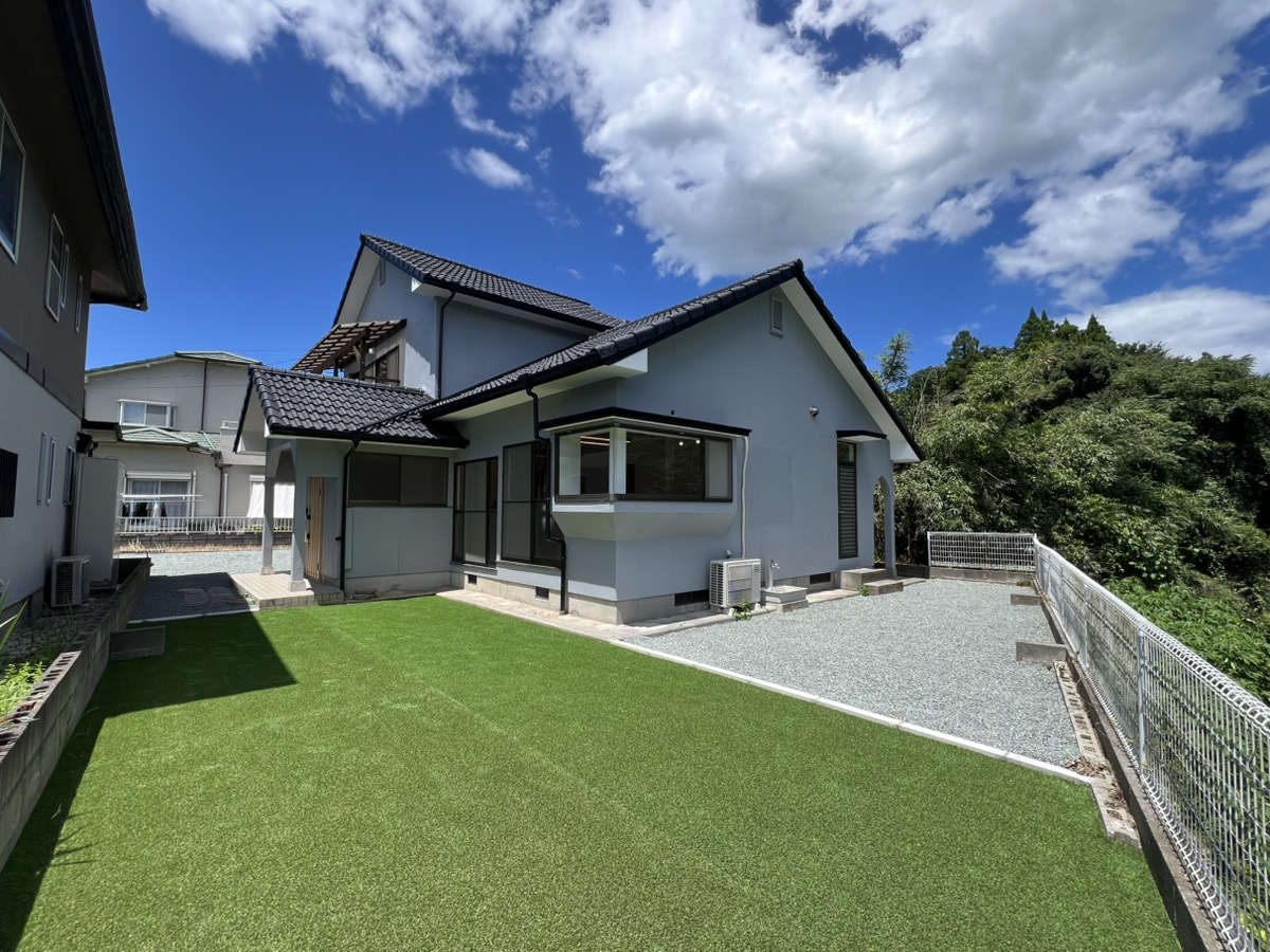 木の温もりと開放感あふれる住まいへ